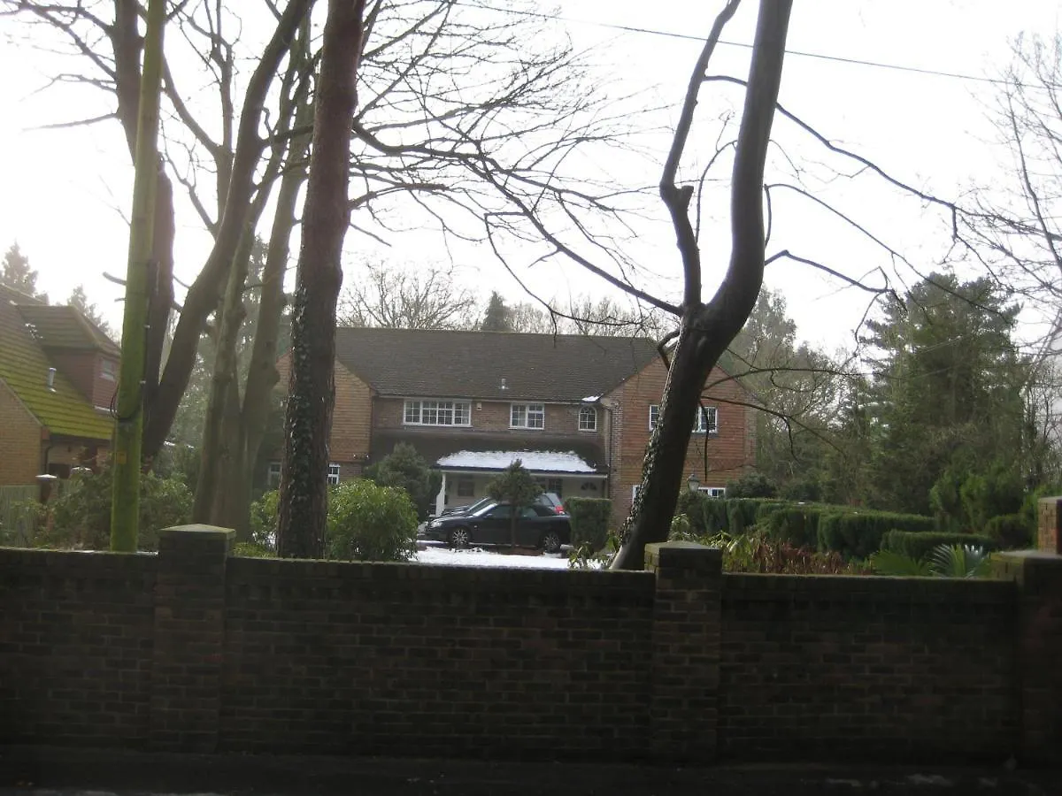 Tanglewood Gatwick Bed & Breakfast Crawley   Crawley (West Sussex)
