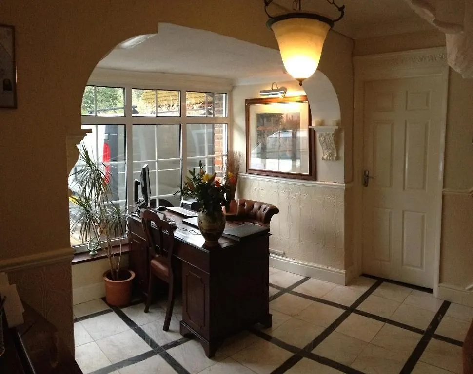 Tanglewood Gatwick Bed & Breakfast Crawley