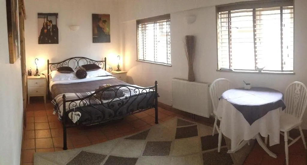 Tanglewood Gatwick Bed & Breakfast Crawley   Crawley (West Sussex)