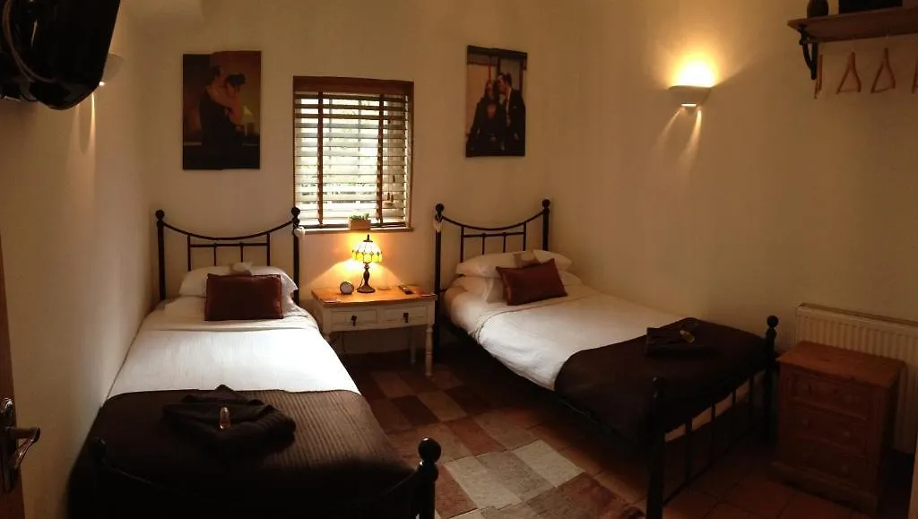 Tanglewood Gatwick Bed & Breakfast Crawley  4*, Crawley (West Sussex) Großbritannien