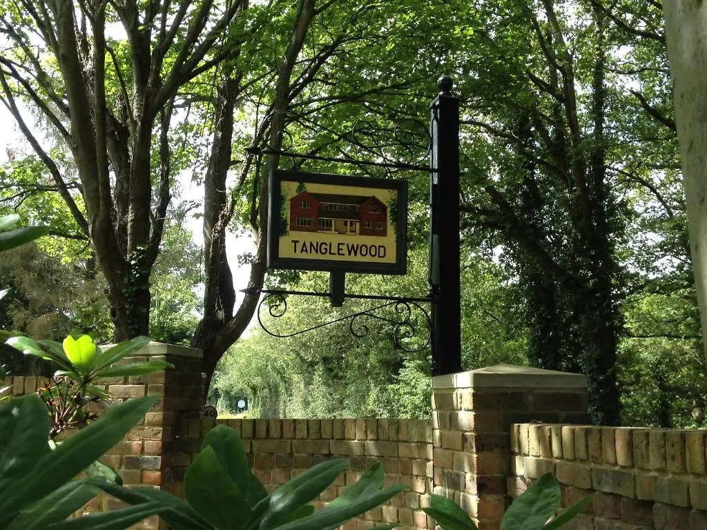 Tanglewood Gatwick Bed & Breakfast Crawley